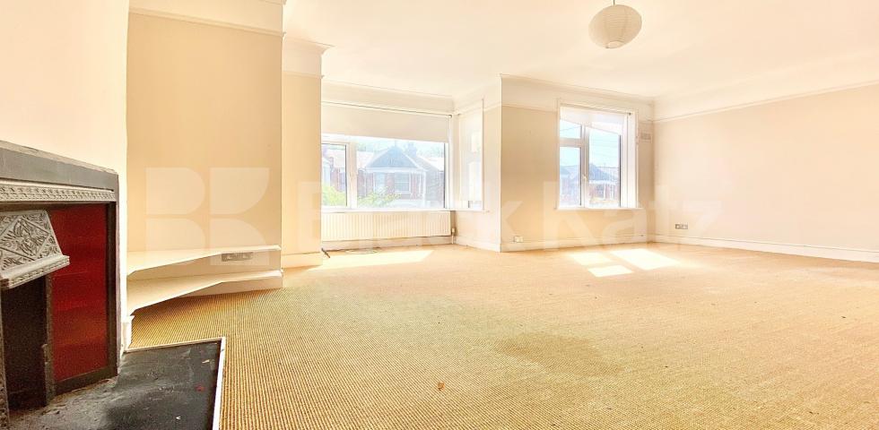 			VIRTUAL TOUR AVAILABLE!, 2 Bedroom, 1 bath, 1 reception Flat			 Barnard Hill, Muswell Hill